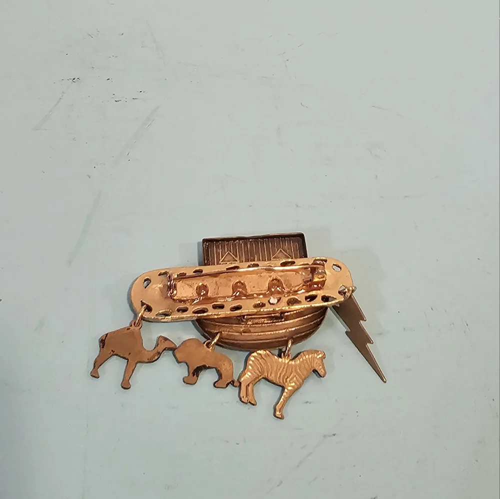 Vintage metal Noah's Ark pin